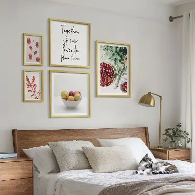Zestaw obrazów w ramie do galerii ściennej z motywem owocowych kompozycji roślinnych