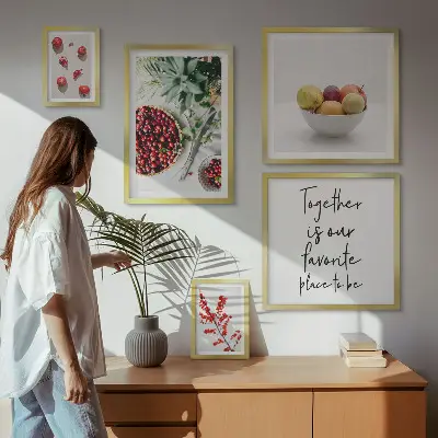 Zestaw obrazów w ramie do galerii ściennej z motywem owocowych kompozycji roślinnych