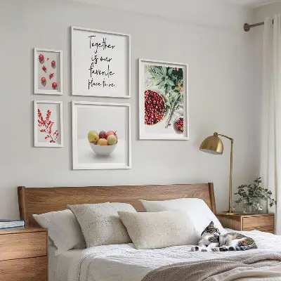 Zestaw obrazów w ramie do galerii ściennej z motywem owocowych kompozycji roślinnych