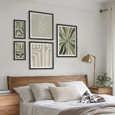 Zestaw obrazów w ramie do galerii ściennej z abstrakcyjnymi roślinnymi wzorami