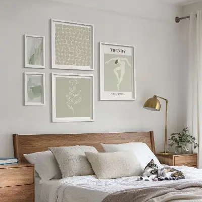 Zestaw obrazów w ramie do galerii ściennej ze stylowymi grafikami w zielonym motywie