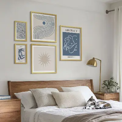 Zestaw obrazów w ramie do galerii ściennej ze stylowymi abstrakcjami geometrycznymi