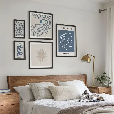 Zestaw obrazów w ramie do galerii ściennej ze stylowymi abstrakcjami geometrycznymi