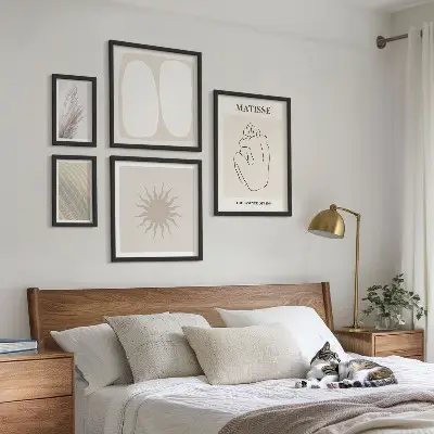 Galeria obrazów na ścianę w stylu boho z minimalistycznymi formami