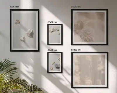 Zestaw obrazów w ramie do galerii ściennej z motywem kamieni plażowych w stylu boho