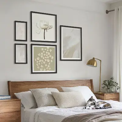 Zestaw obrazów w ramie do galerii ściennej z motywem modnych tekstur w stylu boho z kwiatami